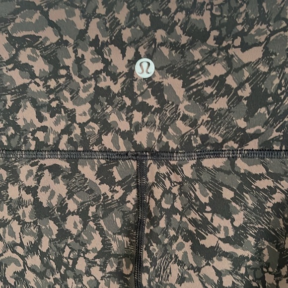 Lululemon Leggings Animal Print Sz Small - Picture 3 of 3